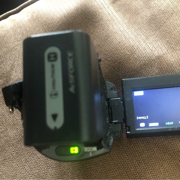 Sony Handycam HDR-CX100 Black - Picture 4 of 6